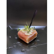Сир Брі в обгортці з Прошутто з соусом Blue Cheese 