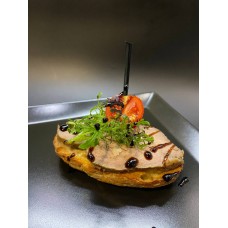 Брускетта з телятиною та соусом Vitello Tonnato 